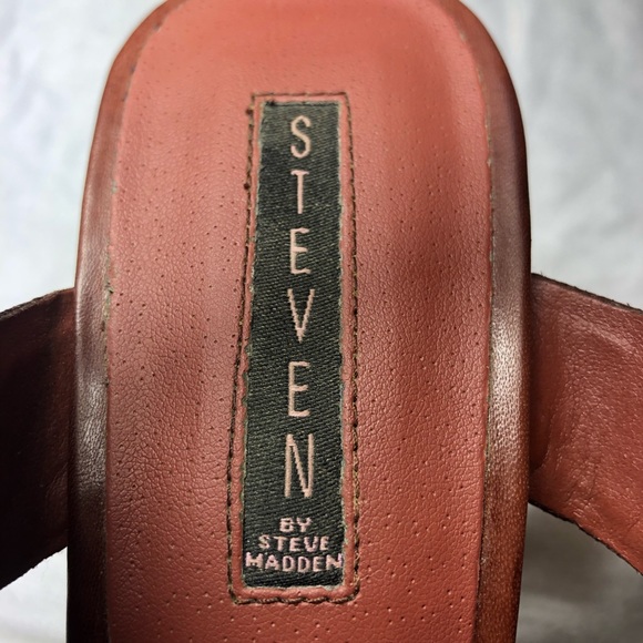 STEVE MADDEN HEELS - Picture 2 of 4